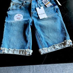 Bermuda shorts by Wallflower